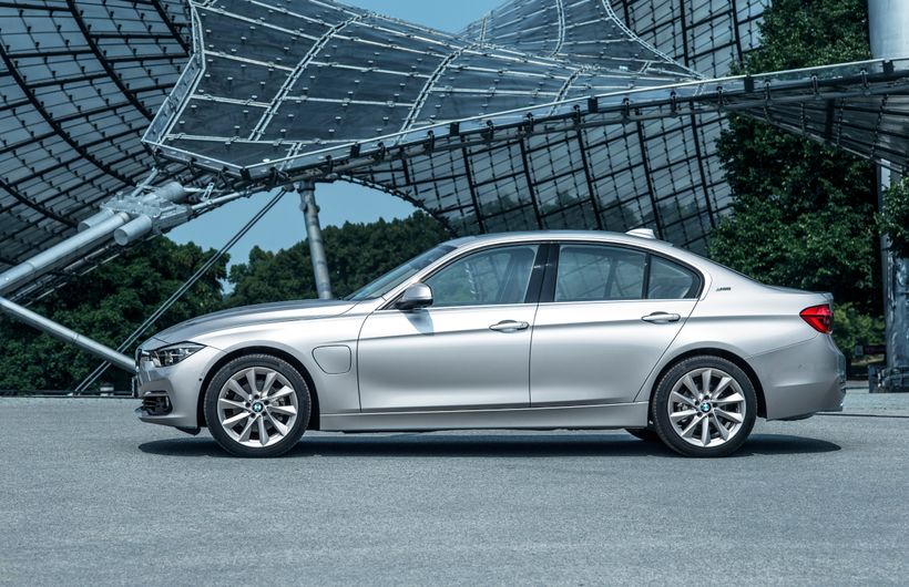 BMW 330e hybrid exterior side
